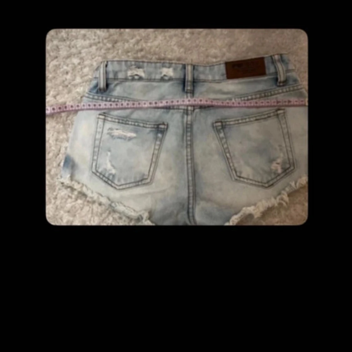Ljusblå slitna jeansshorts XS - 1