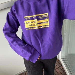 Lila tröja - Lila tröja från Zalando, köpt för flera år sedan. Använd några ggr men i fint skick! Lite oversized på mig. Strl XS🥰