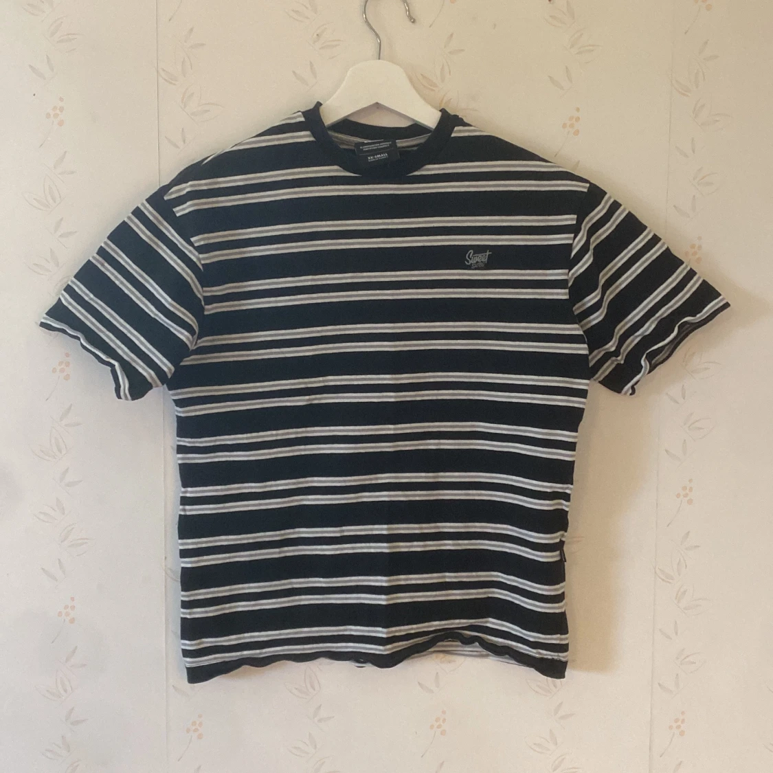 Randig t-shirt från Sweet SKTBS