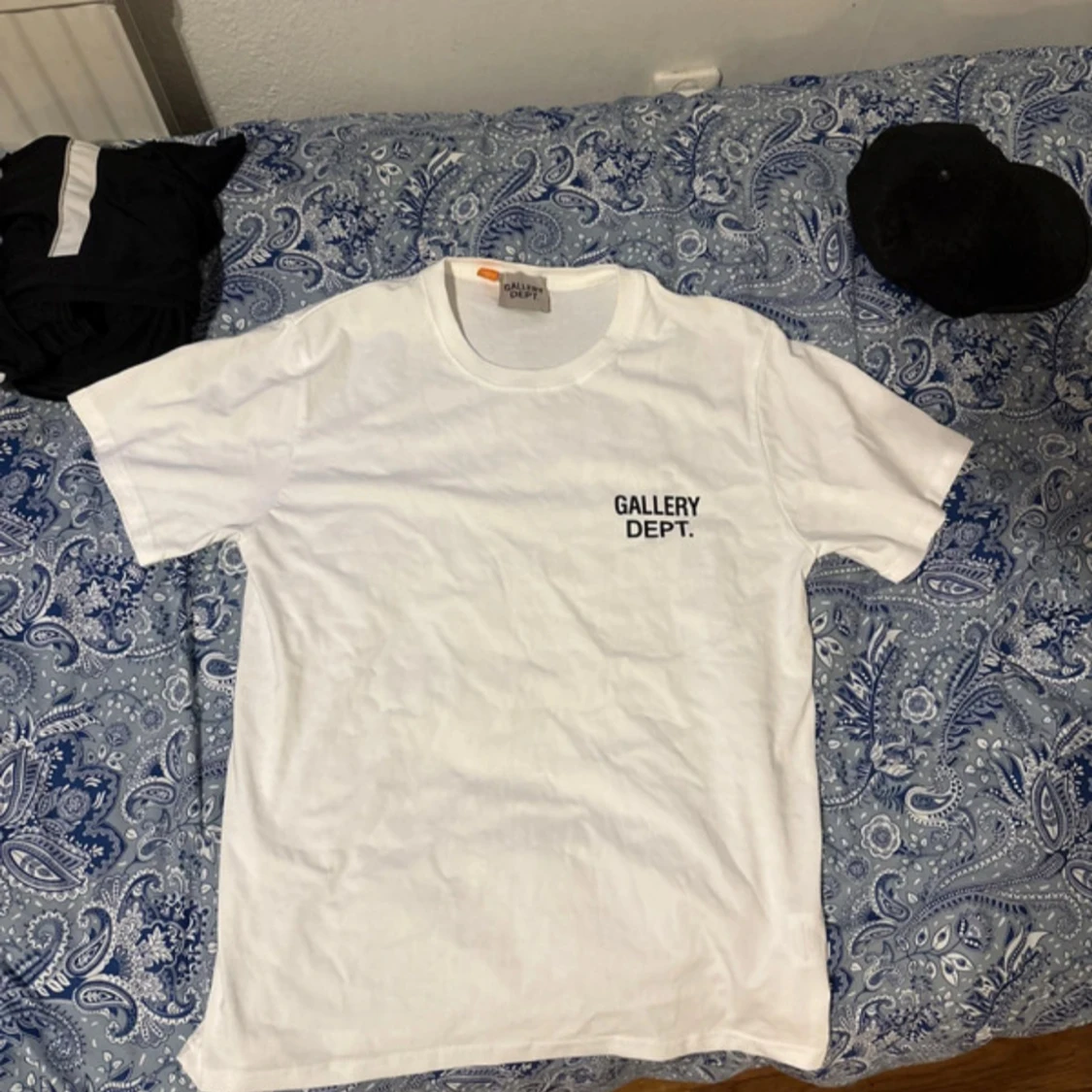 Vit t-shirt från Gallery Dept.