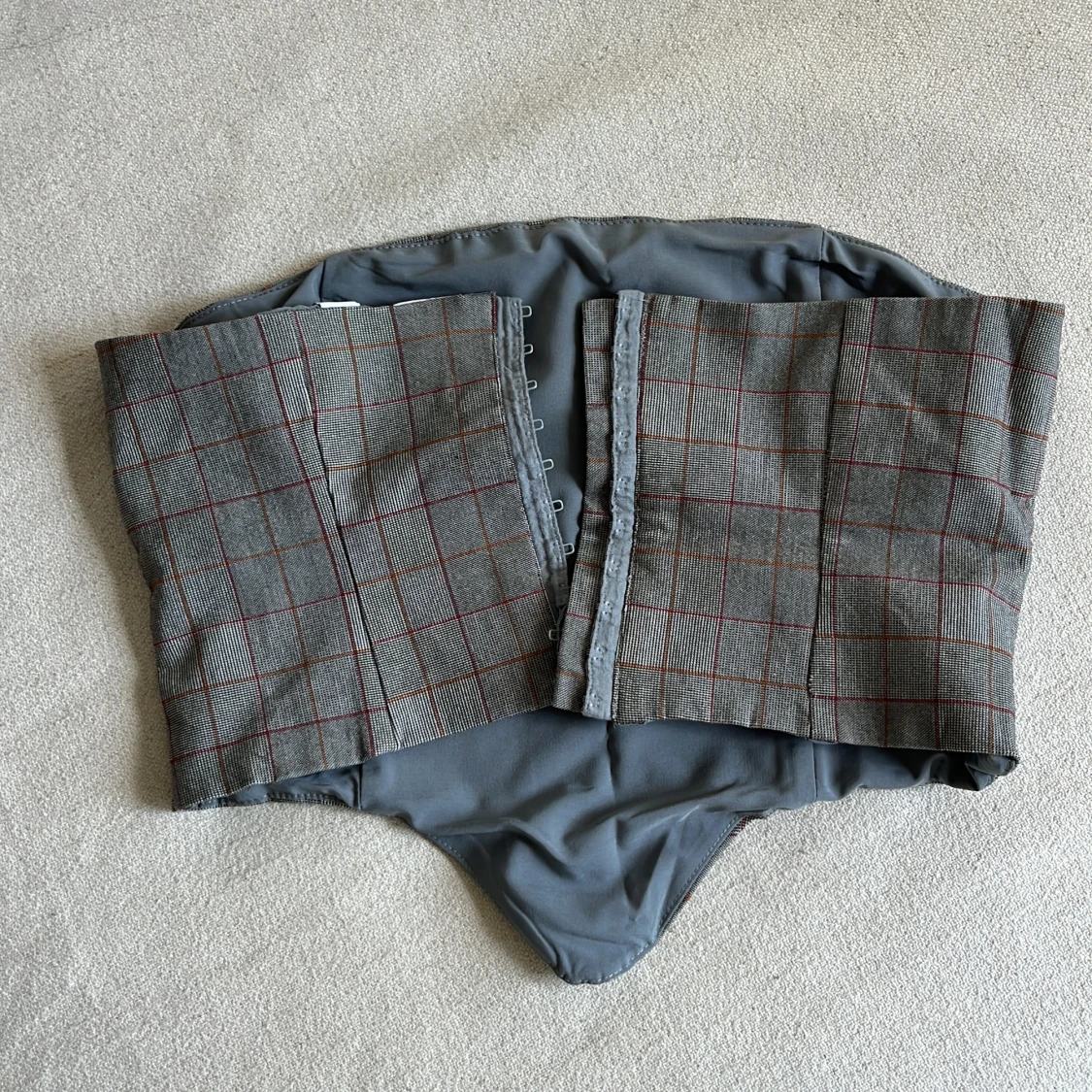 Rutig grå topp från Collusion - 1