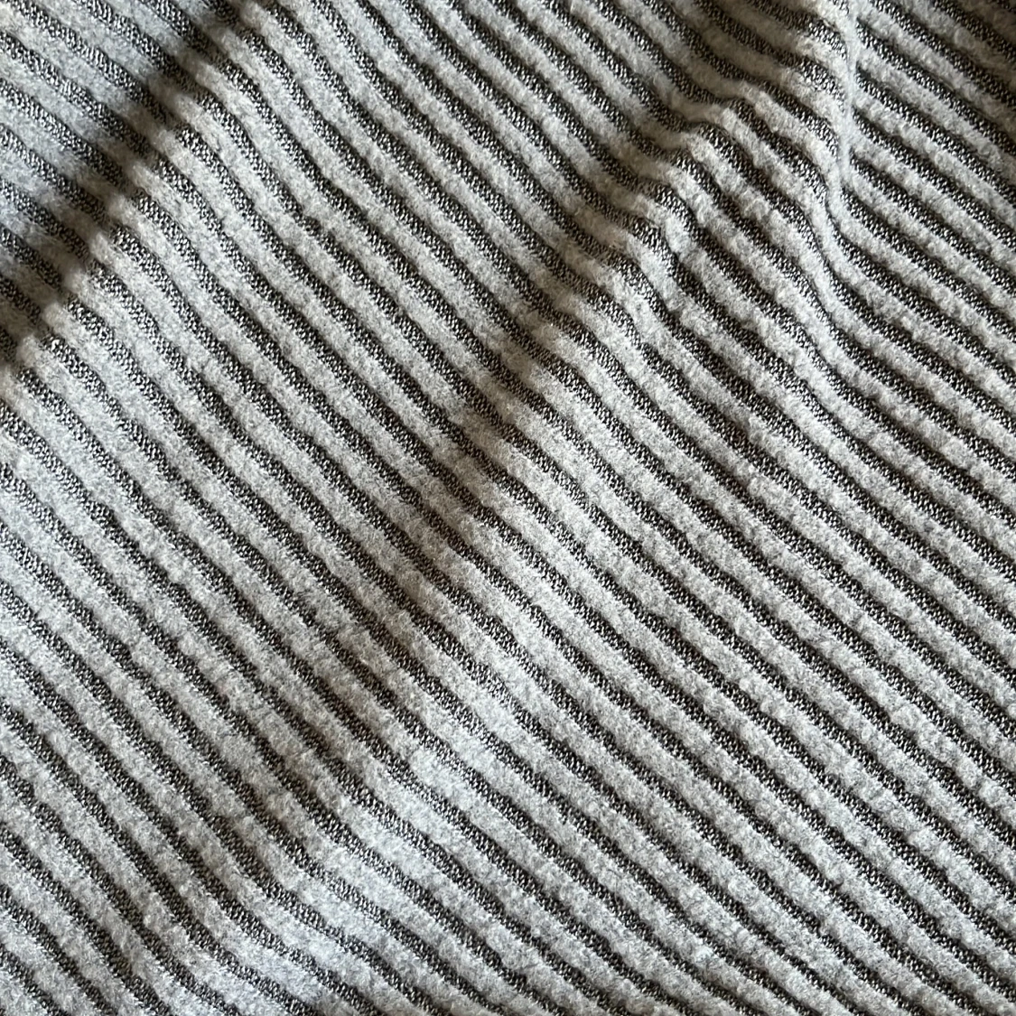 Mörkgrå ribbad långärmad tröja - 1