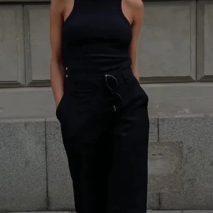 Svarta kostymbyxor  - Snygga svarta kostymbyxor med hög midja och raka ben. 