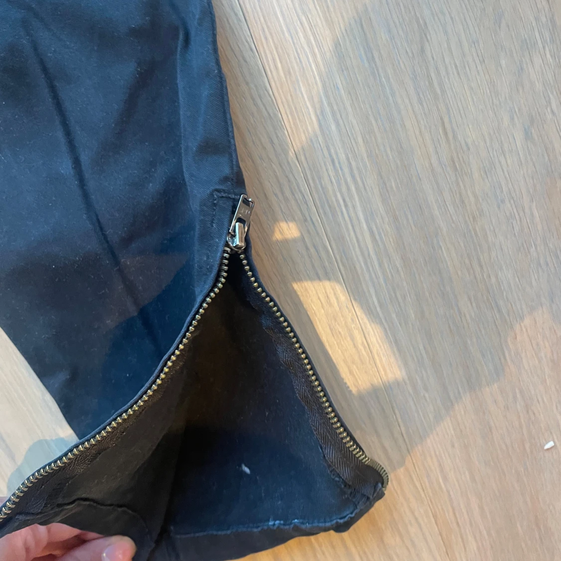 Svarta Calvin Klein byxor i fint skick  - 3