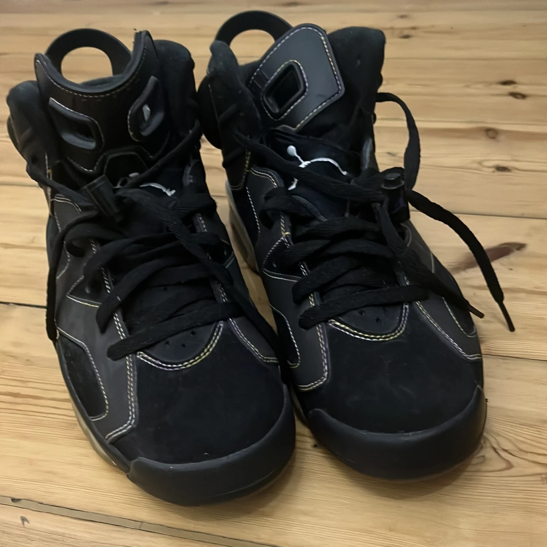 Svarta Nike Air Jordans 6 Retro - 1