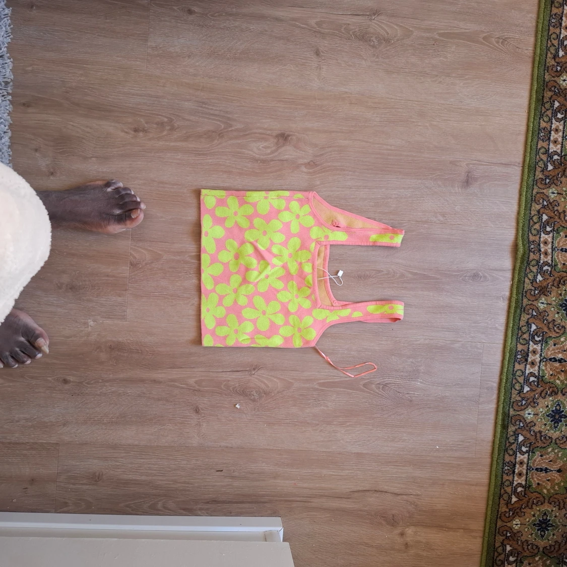 Blommig shoppingväska i neonfärger