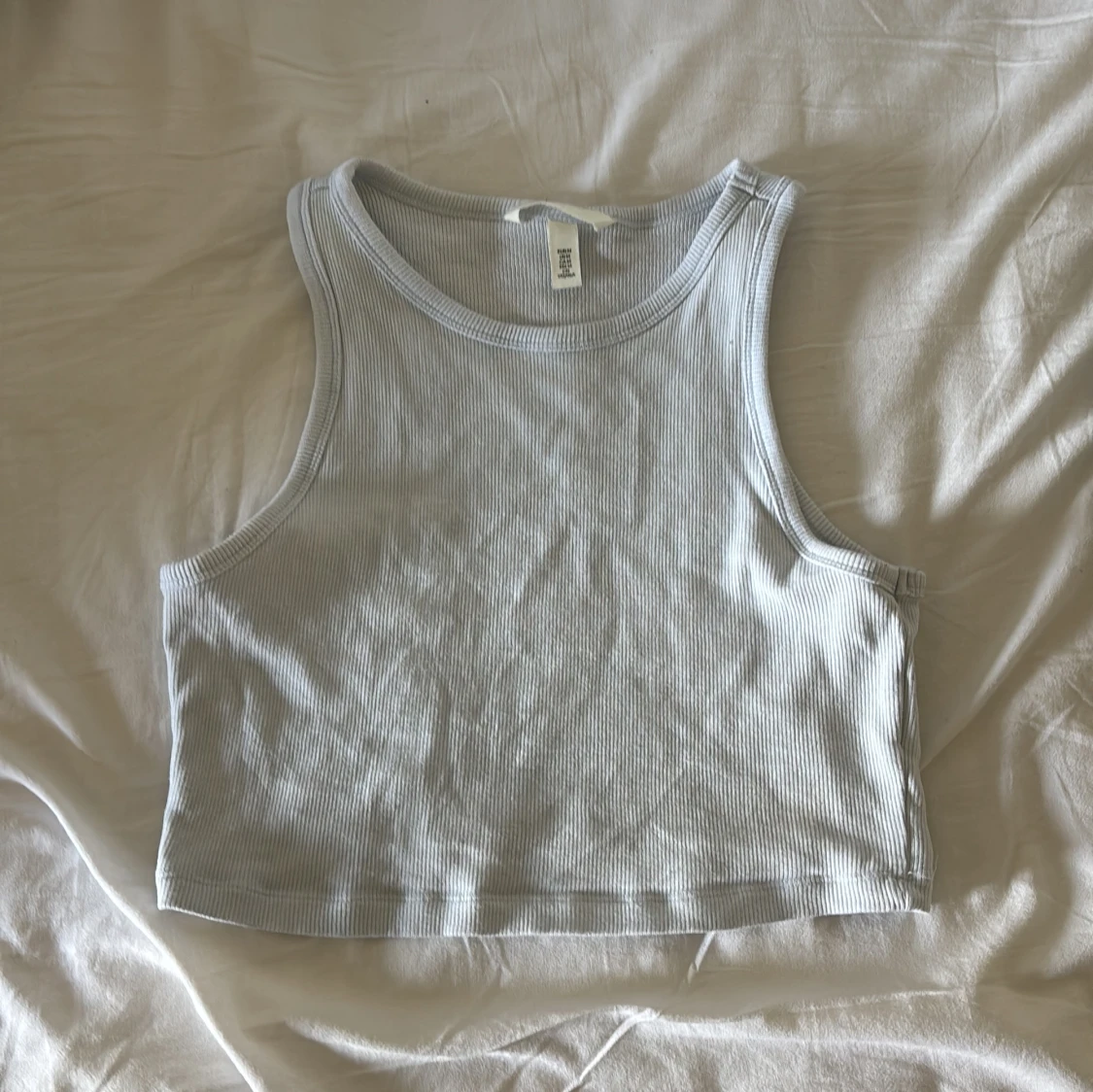 Ljusgrå croppad ribbad linnetopp från H&M