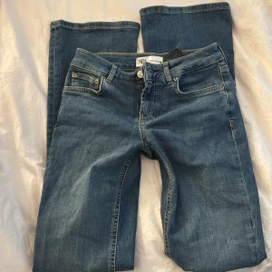 Zara jeans - Super fina jeans från Zara jag säljer då dom är för långa för mig, är ca 153 men dom borde passa någon mer som är 160 eller uppåt