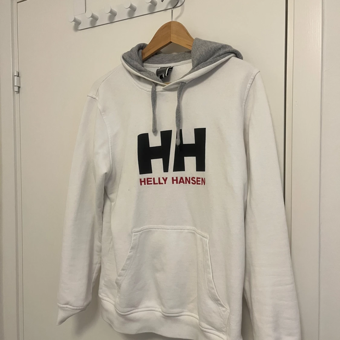Vit hoodie från Helly Hansen