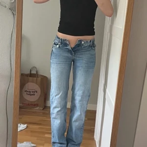 Gina Tricot mid rise jeans - Säljer dessa snygga low Rise jeans från Gina Tricot då dom är för små för mig. Endast använda en gång så är i mycket bra skick