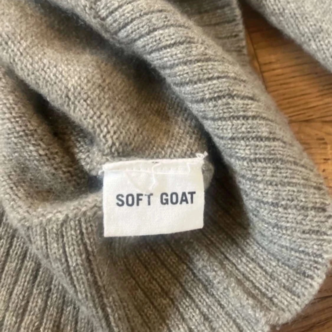 Grå kashmir hoodie från Soft Goat - 93