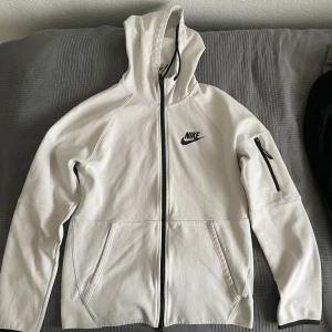 Nike Kofta storlek S - Nike kofta storlek S säljes då den inte passar mig längre, nytt skick.