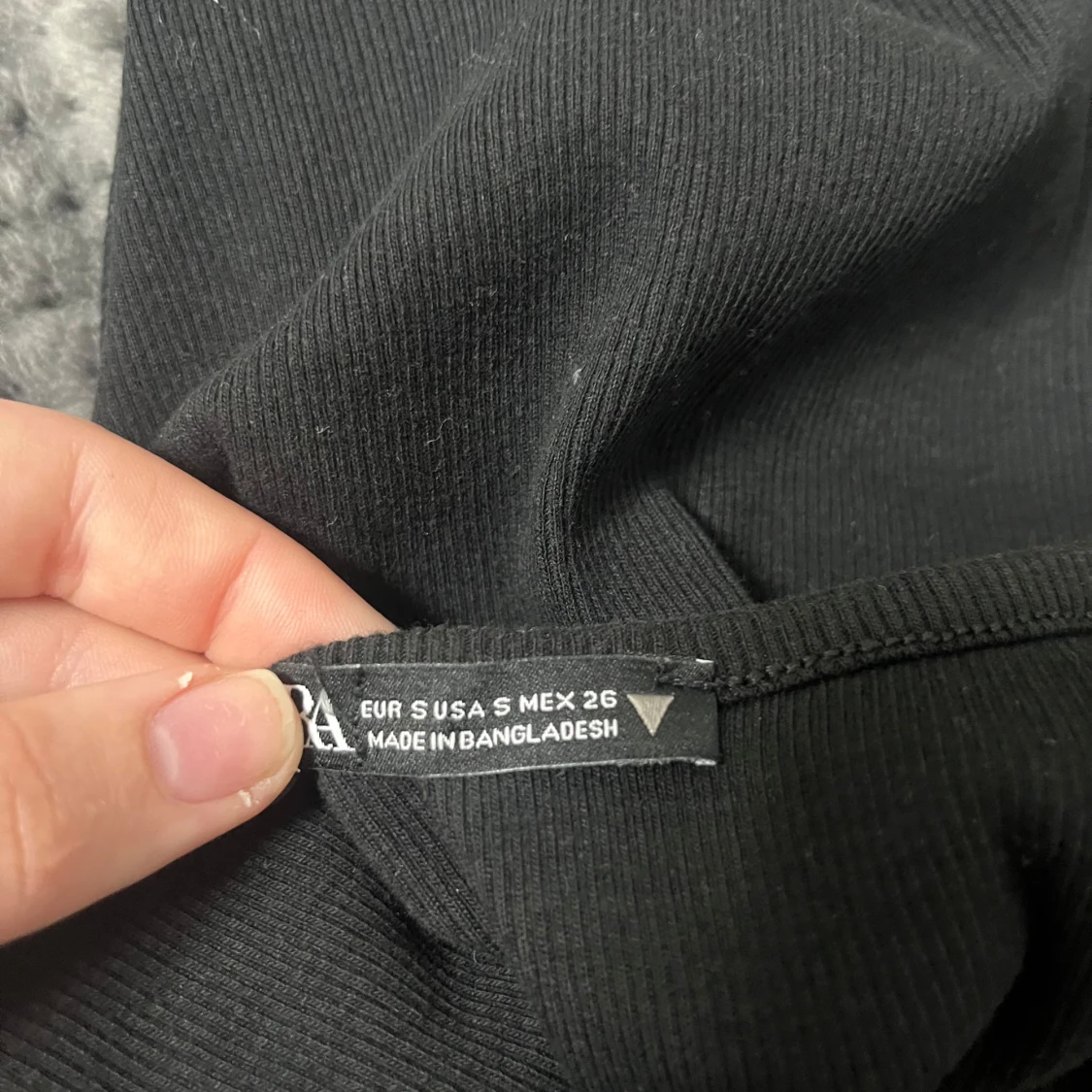 Svart ribbad linnetopp - 2