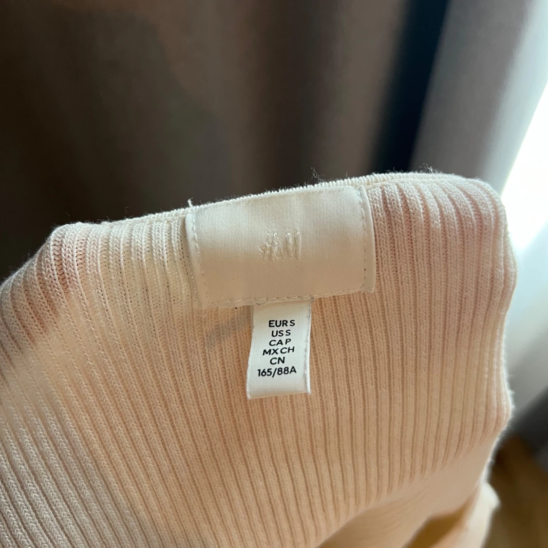 Ribbad vit långärmad topp från H&M - 1