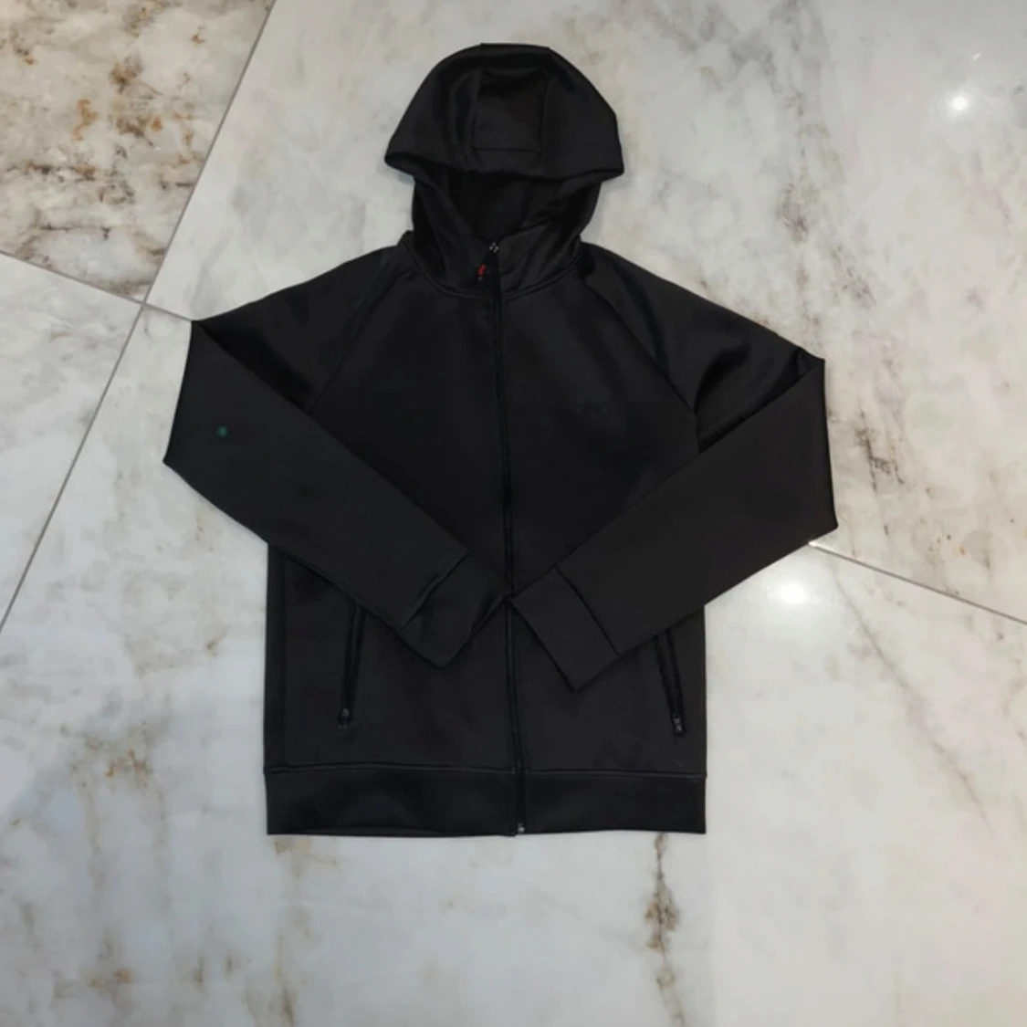 Svart tracksuit Under Armour - 1