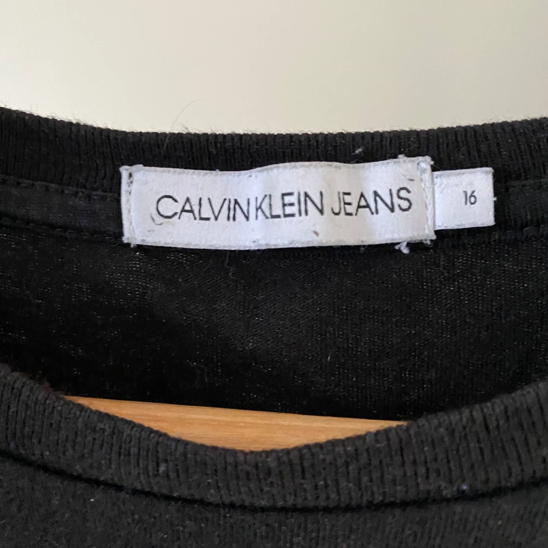 Svart t-shirt från Calvin Klein Jeans - 2
