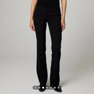 Svarta kostymbyxor  - Ett par superfina raka kostymbyxor som är mid waist ifrån Bikbok. De är helt oanvända med prislapp kvar, hör av dig vid frågor!!🤍 Nypris 499 kr