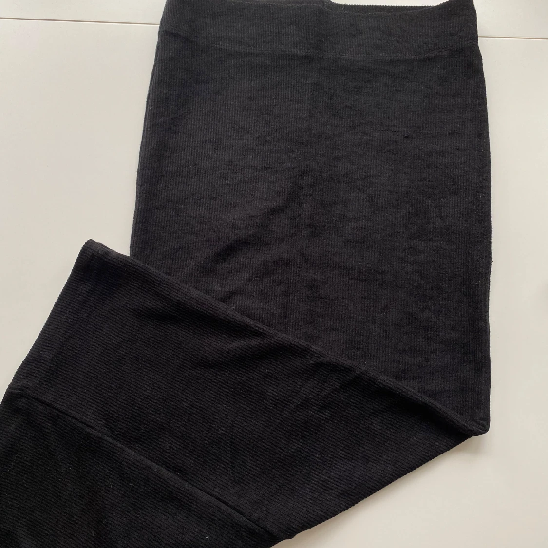 Svart ribbad långkjol Gina Tricot - 2