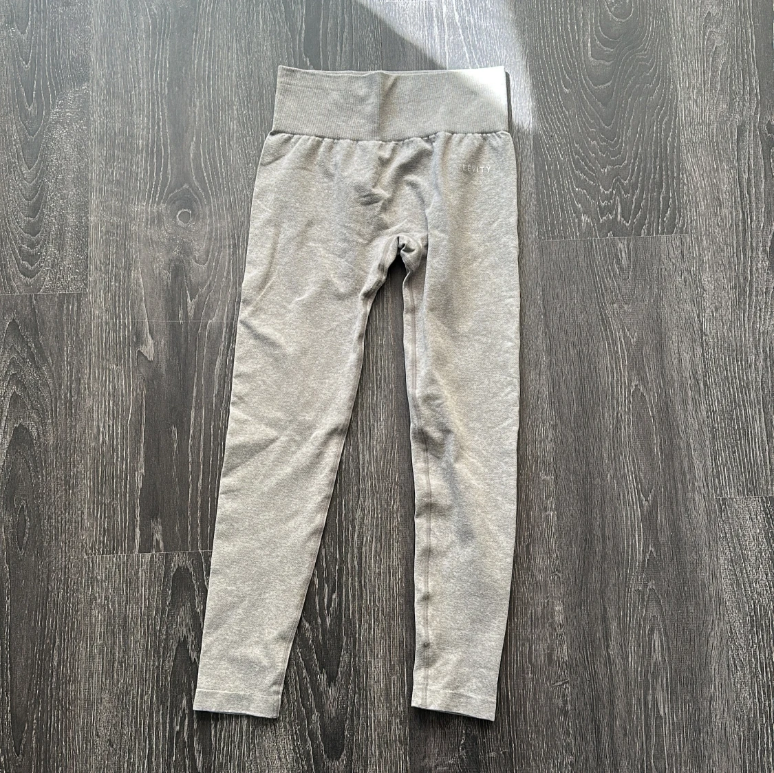 Grå leggings från Levity
