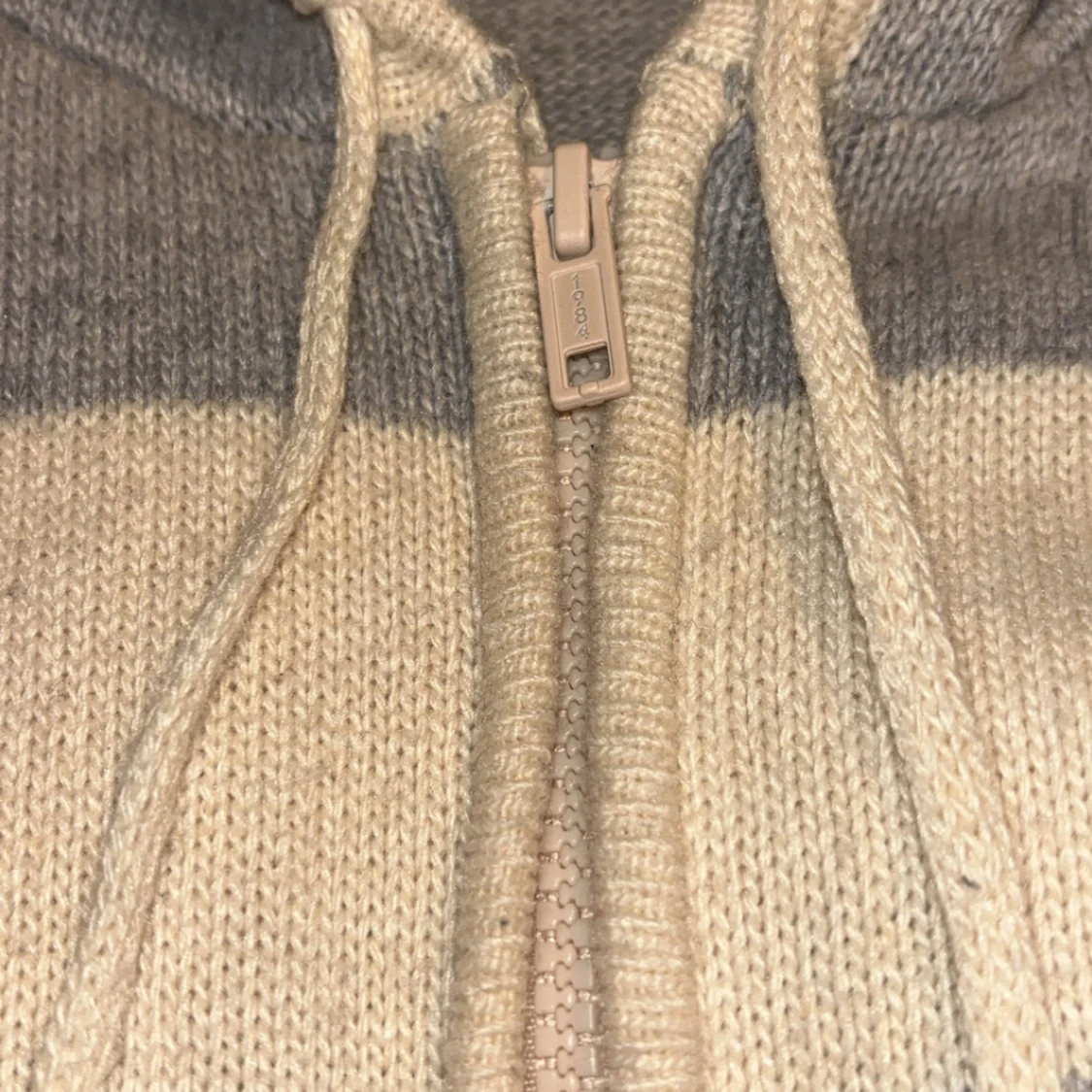 Randig hoodie från Brandy Melville - 3