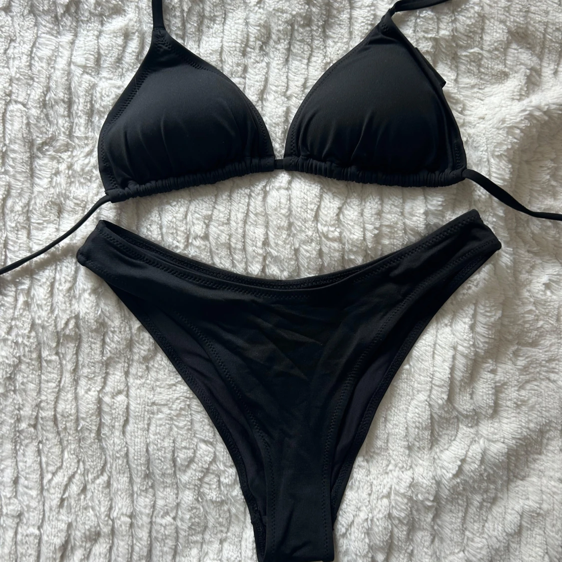 Svart bikini från H&M med knyt - 1