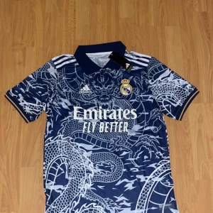 T-shirt - Helt ny. Inte använd 