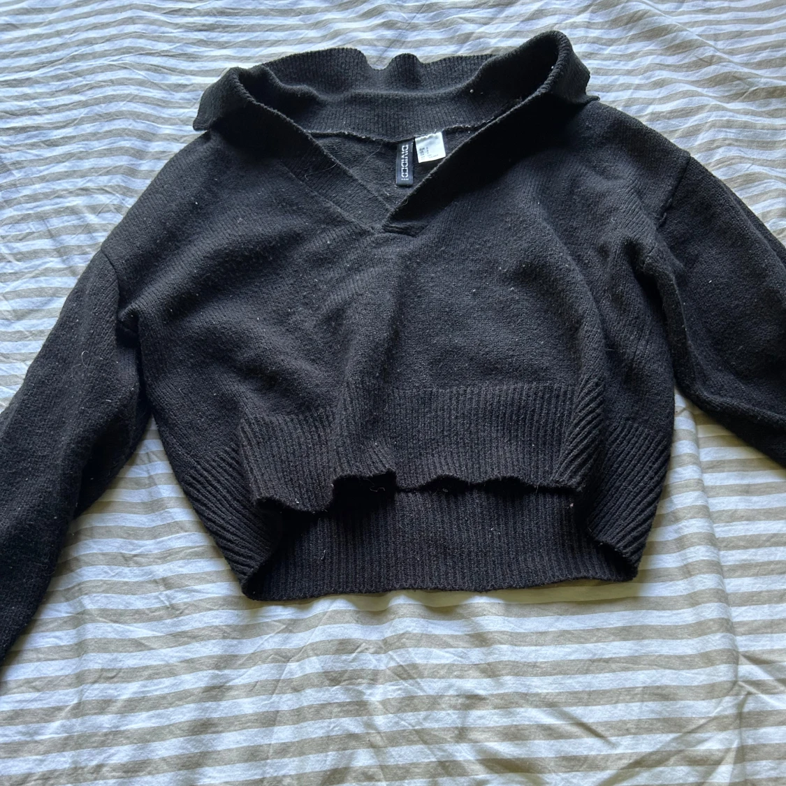 Svart stickad tröja