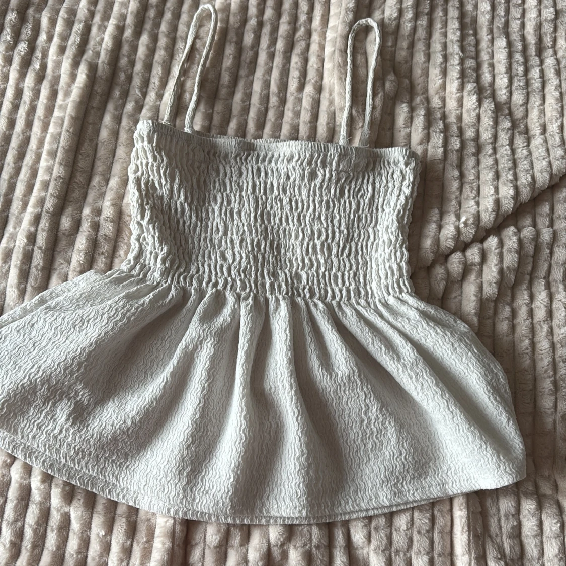 Vit smockad linnetopp Gina Tricot - 1