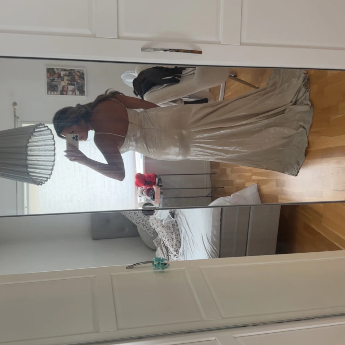 Champagnefärgad glittrig långklänning - 4