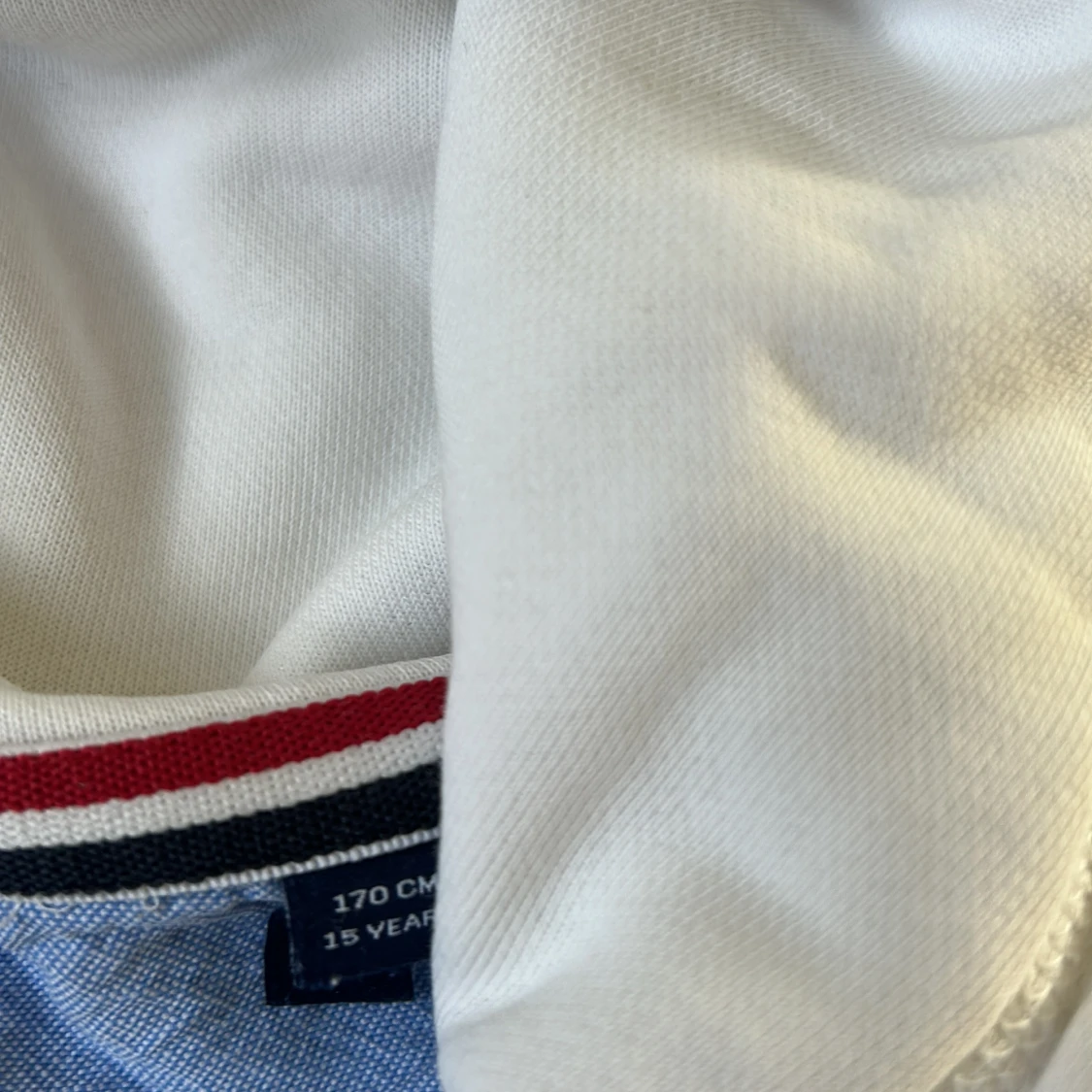 Vit hoodie från GANT med broderad logo - 3