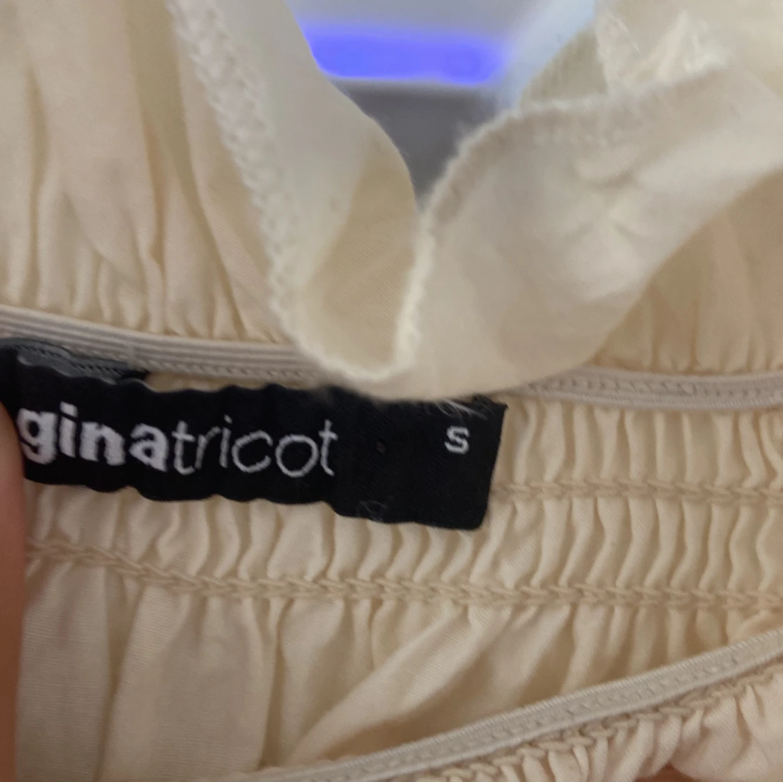 Offshoulder volangblus från Gina Tricot - 2