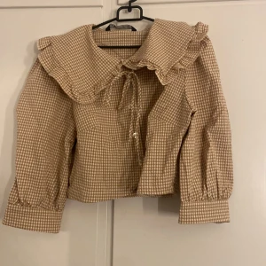 Beige blus från Zara  - Oanvänd 