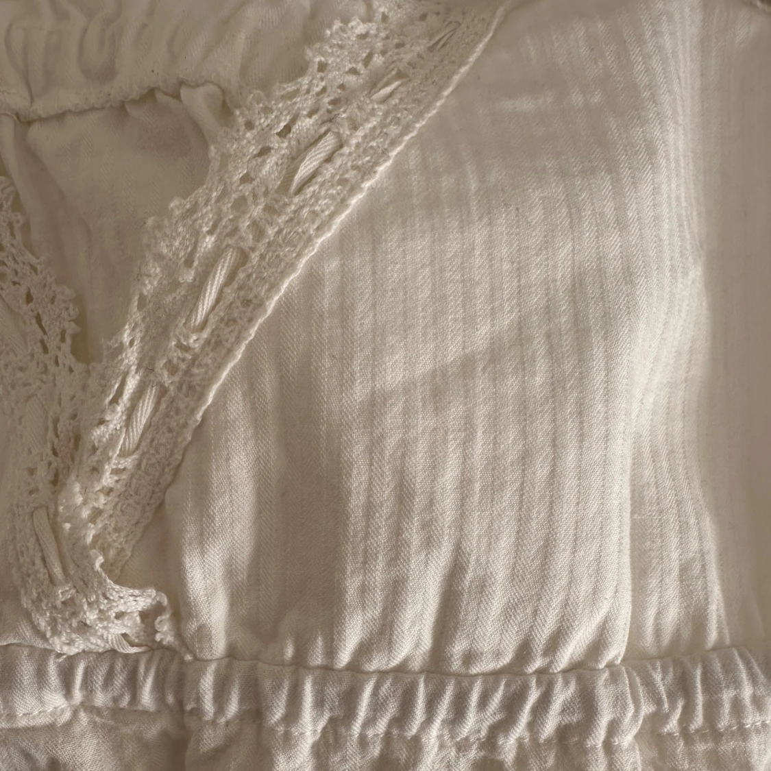 Vit spetsdetaljerad linnetopp Brandy Melville - 2