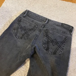 Svarta bootcut jeans från Perfect Jeans - Super snygga jeans💕