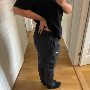 Nike byxor - Nike träningsbyxor i strl M o begagnat skick! Se sista bilden ☺️