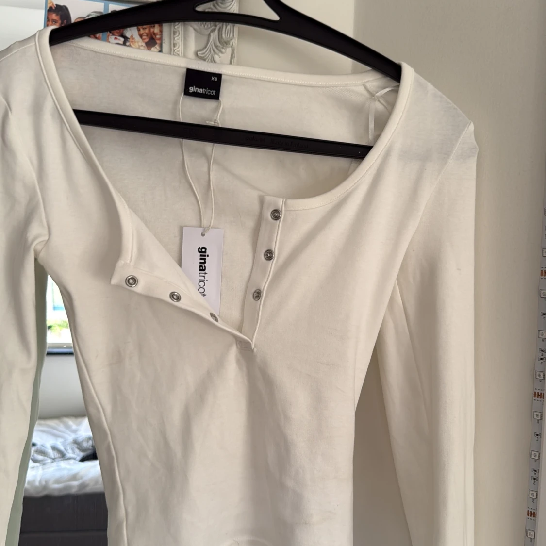 Vit långärmad topp från Gina Tricot - 3