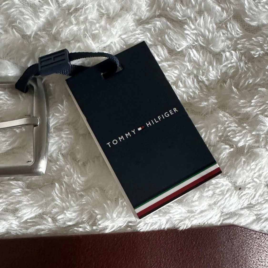 Brunt skärp i skinn från Tommy Hilfiger - 1