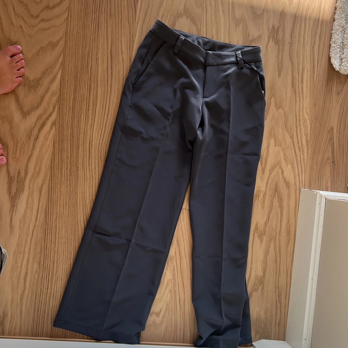 Grå kostymbyxor från designbysi  - 1