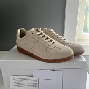 Maison Margiela - Säljer ett par feta gats från maison margiela. Original box tillkommer. Ni kan gärna höra av er om ni har några funderingar.