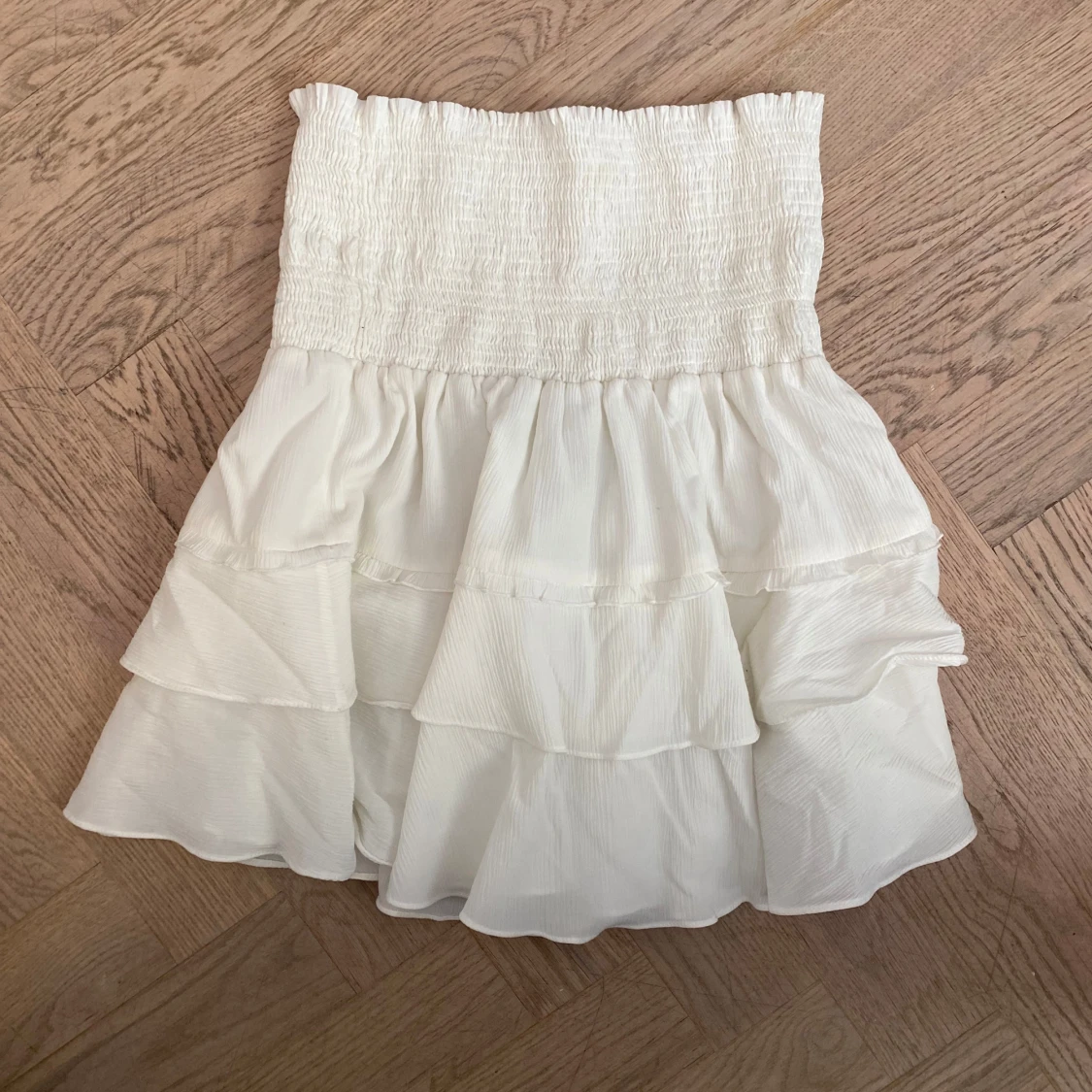 Vit volangkjol från Mayla Stockholm