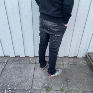 Nudie jeans  - Nudie jeans - Modell: Thin Finn - Storlek: W27/L32 - skick: 9/10 - Nypris runt 2000kr