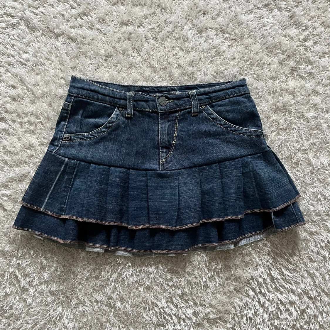 Mörkblå jeanskjol med volanger - 1