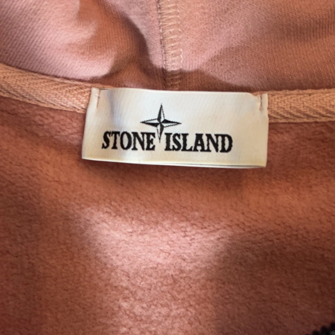 Rosa hoodie från Stone Island - 1