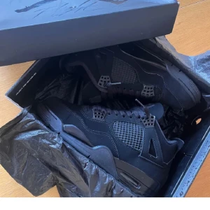 Black cat - Jag ska sälja helt nya Jordan 4 black cat 