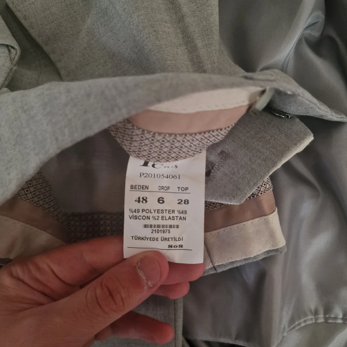 Grått kostymsett - 4