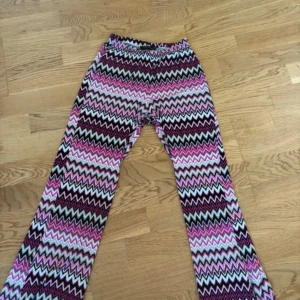 Orrebyxor  - Det klassiska orrebyxorna från Chelsea så sköna att ha hemma eller till temafest/ festival. Storlek XXS men skulle säga att det är väldigt stretchiga.