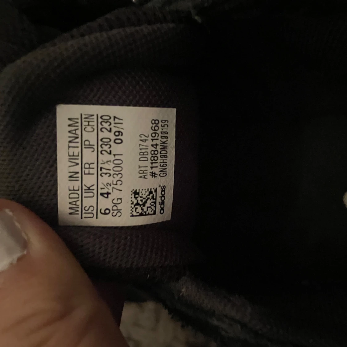 Svarta Adidas sneakers  - 3