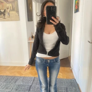 Zip up kofta  - Söt zip up kofta från Nelly. 