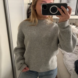 Grå stickad tröja - Grå stickad tröja från Hm! Superfin och i bra skick! 