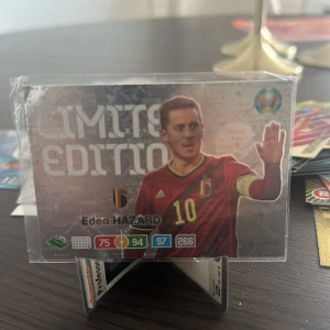 Hazard - Ett Hazard kort med lite whitening men helt ok condition